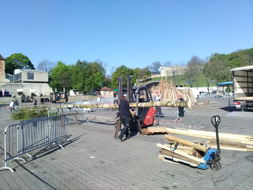 Maibaum Domplatz Erfurt 30.04.2019 Frest Tanz in den Mai Maifest Mai-Party